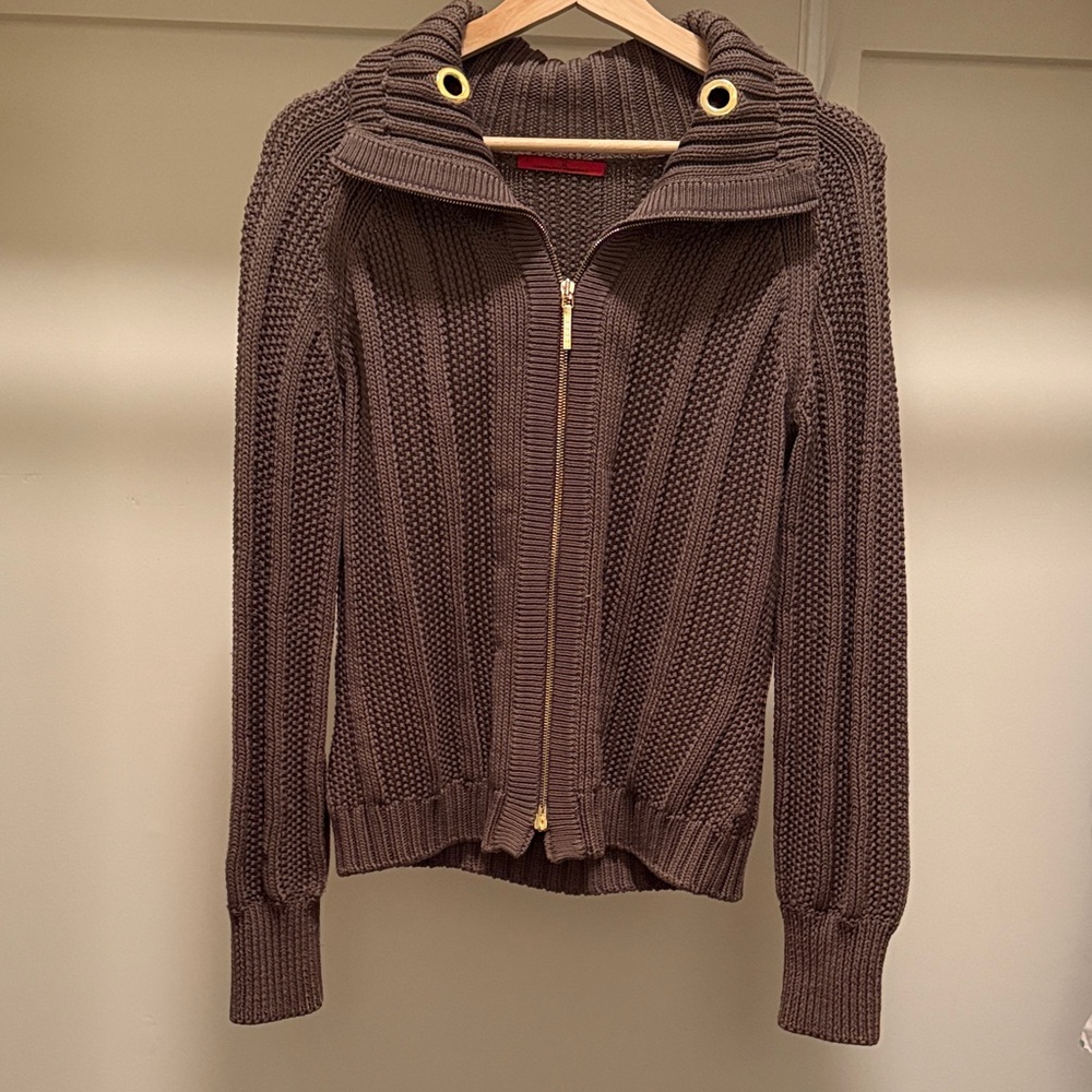 CH Carolina Herrera Class and Style Brown Ribbed Women's Sweater